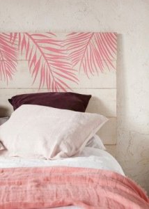 トロピカルな雰囲気のヘッドボード