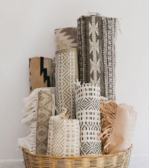 古いラグを有効活用!イスなどのアイテムを手作りしよう