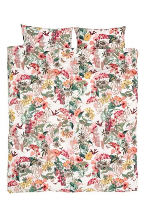 夏にぴったりな花柄の寝具