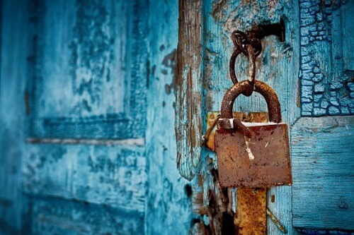 南京錠が付いたドア ドア テーブル リメイク