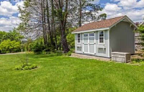 芝生に建つ庭小屋 庭小屋 アイデア