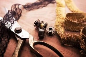 トリム、ブレード、フリルを使ったデコレーション