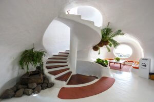 セサール・マンリケの装飾スタイル