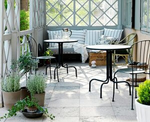 アウトドア用テーブル:ご自宅のデッキにぴったりなIKEAのテーブル5選