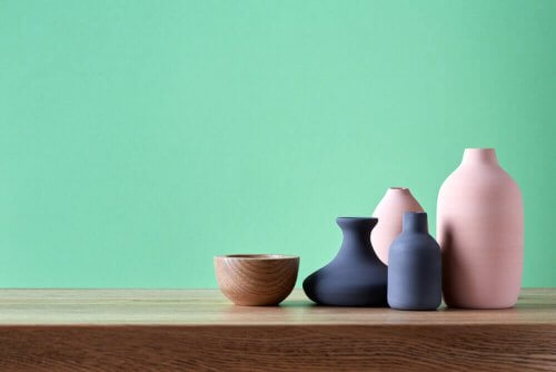 棚を花瓶で飾るアイデア