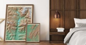 絵を壁に立てかけて飾ろう