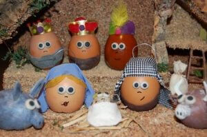 キリスト降誕シーンをリサイクル品で作る