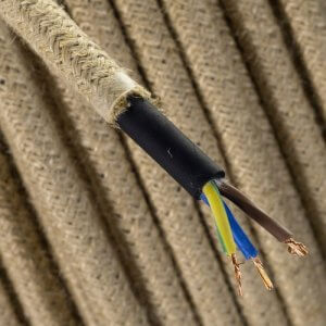 ひも コードを隠す方法