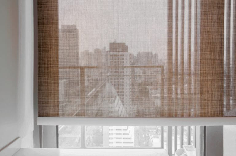 ローラーブラインドの4つのアイディア 光を通すブラインド