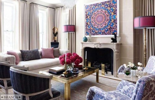 特徴的な絵が飾られている部屋