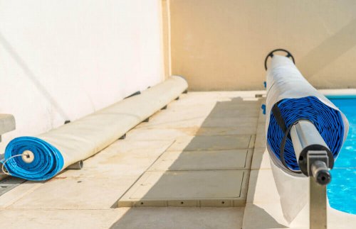 なぜプールをカバーで覆うべきか 2種類のプールカバー