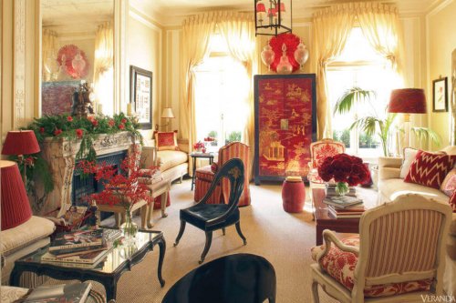 アレサンドラ・ブランカ: 一流デザイナー-赤を取り入れた部屋