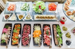 自宅で行う完璧なビュッフェ式ディナーパーティー