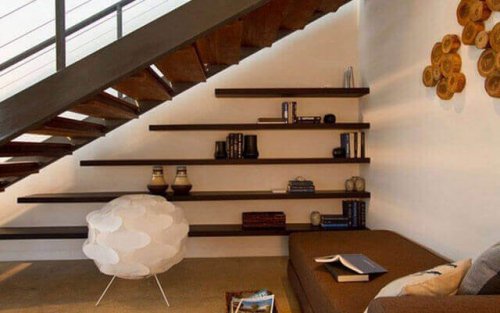 階段下スペース