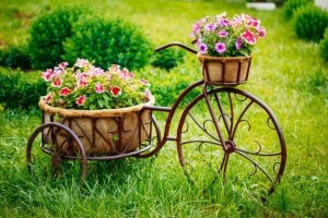 古い自転車をプランターに変身させる方法