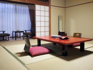 低い家具を選ぶ