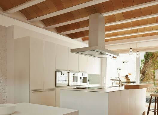 木製アーチ型天井