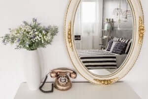 鏡を使って自宅に個性を与えるインテリアを学ぼう! 反射の効果