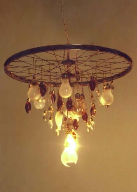 古い自転車を再利用してインテリアに シャンデリア