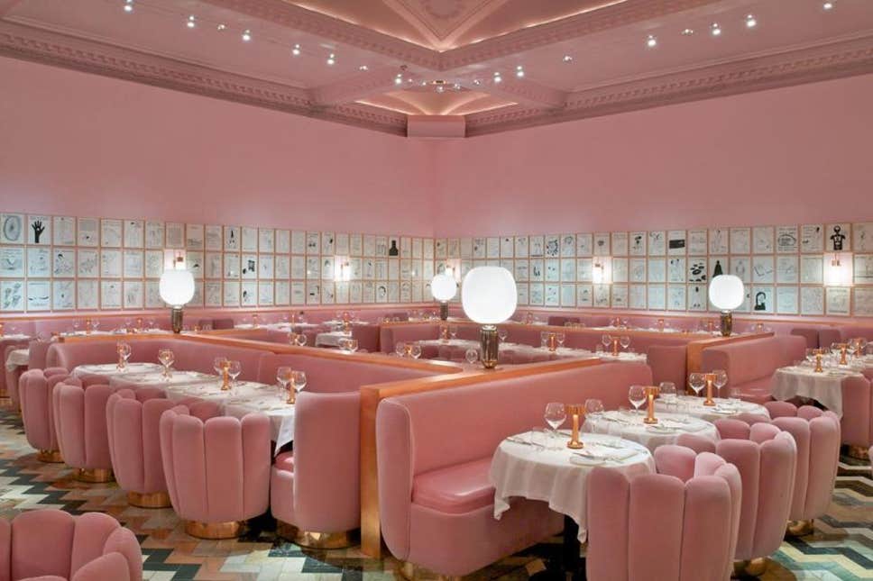 コーラルピンクのレストラン モノクロ インテリア