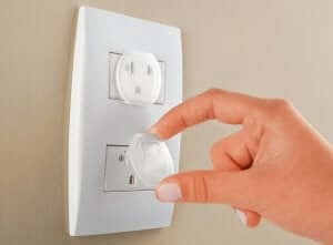 コンセント 子ども